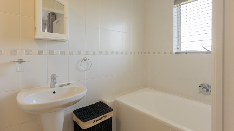 3 Bedroom Property for Sale in Struisbaai Western Cape